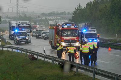 A14/D?beln - Massenkarambolage mit vier Autos auf der Autobahn: Mindestens zwei Verletzte-stock-foto