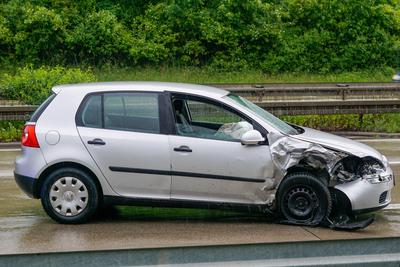 A14/D?beln - Massenkarambolage mit vier Autos auf der Autobahn: Mindestens zwei Verletzte-stock-foto