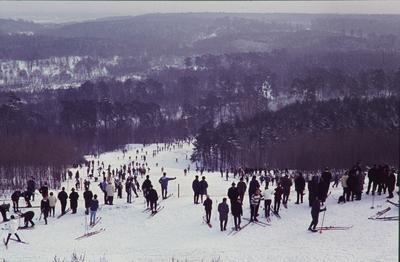 Skifahrer GER, 20230101,Aufnahme ca. 1966, Skifahrer in Berlin am Teufelsberg *** Skier GER, 20230101,photo ca 1966, ski-stock-photo