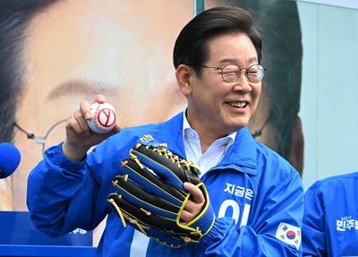 Democratic Party?s presidential election candidate Lee Jae-myung campaign in South Korea-stock-photo