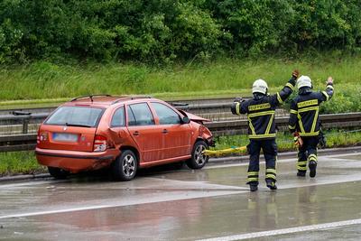 A14/D?beln - Massenkarambolage mit vier Autos auf der Autobahn: Mindestens zwei Verletzte-stock-foto