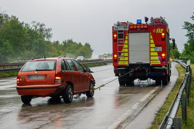 A14/D?beln - Massenkarambolage mit vier Autos auf der Autobahn: Mindestens zwei Verletzte-stock-foto