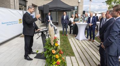 Reportage 30.05.2025 Schl?ssel?bergabe f?r 249 bezahlbare Single- und Familienwohnungen f?r Menschen mit geringen Einkommen!-stock-foto