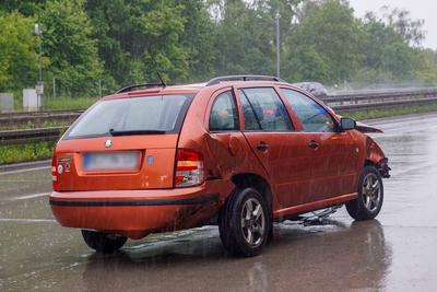 A14/D?beln - Massenkarambolage mit vier Autos auf der Autobahn: Mindestens zwei Verletzte-stock-foto