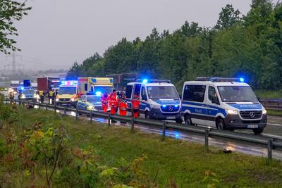 A14/D?beln - Massenkarambolage mit vier Autos auf der Autobahn: Mindestens zwei Verletzte-stock-foto