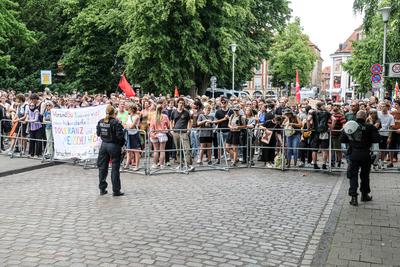 Demonstrationen in der Innenstadt von M?nster. Gegendemonstratten im Bereich des Servatiiplatzes.-stock-photo