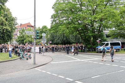 Demonstrationen in der Innenstadt von M?nster. Gegendemonstratten im Bereich des Servatiiplatzes.-stock-photo