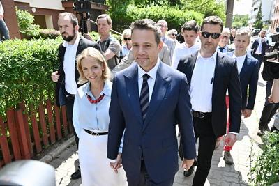 PRESIDENTIAL ELECTIONS IN POLAND - POLISH PRESIDENTIAL CANDIDATE RAFAL TRZASKOWSKI VOTES-stock-photo