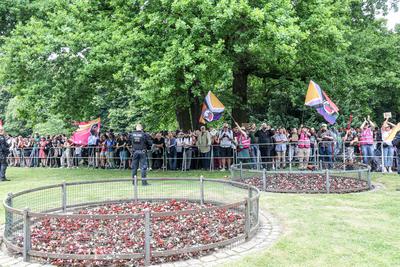Demonstrationen in der Innenstadt von M?nster. Gegendemonstratten im Bereich des Servatiiplatzes.-stock-photo