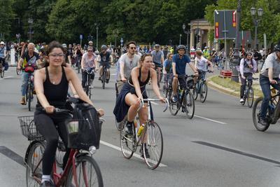 ADFC Sternfahrt Berlin 01.06.2025. Grosser Stern, Tiergarten, Berlin-stock-foto