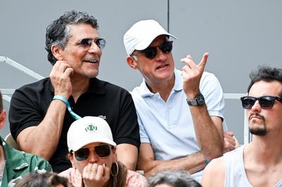 Internationaux de Roland Garros. People en tribunes 1er juin-stock-foto