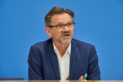 Friedensgutachten 2025-stock-foto