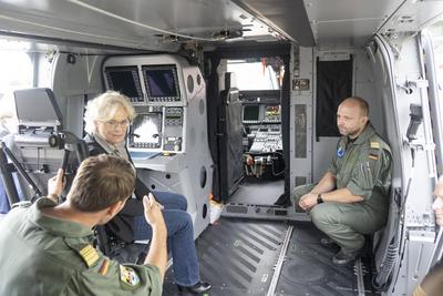 Bundesverteidigungsministerin Christine Lambrecht besucht Marinekommando in Nordholz bei Cuxhaven, Niedersachsen - in ei-stock-foto