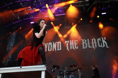 Beyond the dark se apresenta no bangers open air-stock-foto