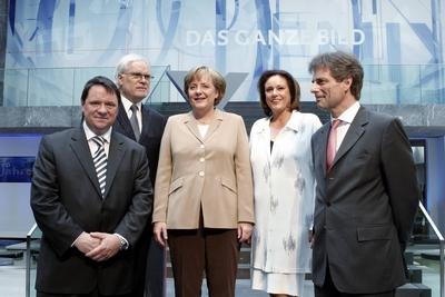 V.l.n.r.: Christoph Minhoff (GER/Programmgesch?ftsf?hrer ZDF), Prof. Markus Sch?chter (GER/Intendant ZDF), Bundeskanzle-stock-foto