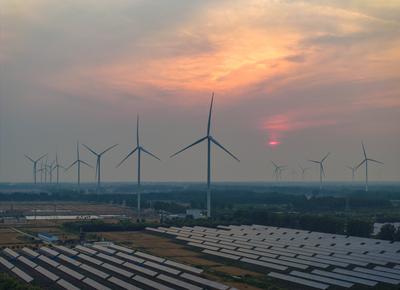 World Wind Energy Day HUAI AN, CHINA - JUNE 15, 2023 - Aerial photo taken on June 15, 2023 shows wind turbines at a wind-stock-foto