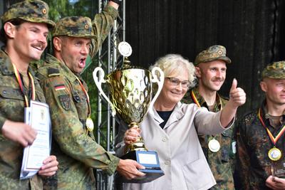 Verteidigungsministerin Christine Lambrecht beim Tag der Bundeswehr 2022 in Warendorf Verteidigungsministerin Christine-stock-photo