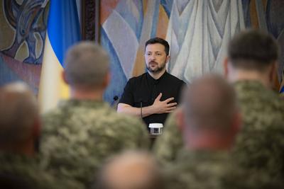 Ukrainian President, Volodymyr Zelenskyy, presents awards to veterans of the National Service in the field of special communications and information protection-stock-foto