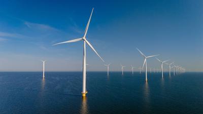 Majestic Windmill Park Overlooking Calm Waters in the Netherlands at Dusk Tall windmills stand elegantly against the ser-stock-foto