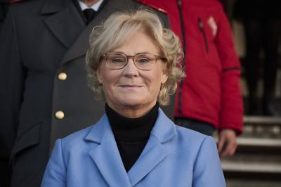 Berlin, Feierliches Gel?bnis zum Gr?ndungstag der Bundeswehr Christine Lambrecht (Bundesministerin der Verteidigung, SP-stock-foto