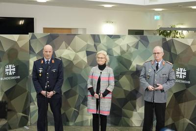 Pressestatement Verteidigungsministerin und Generalinspekteur der Bundeswehr Aktuell, 14.12.2022, Berlin, Verteidigungs-stock-foto