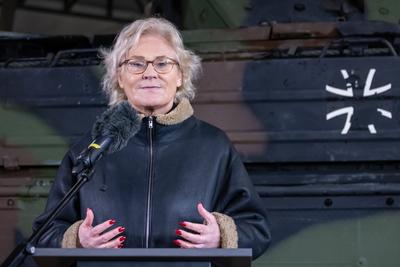 Bundesverteidigungsministerin Christine Lambrecht (SPD) besucht am 12.01.2023 die Panzergrenadierbrigade 37 Freistaat Sa-stock-foto