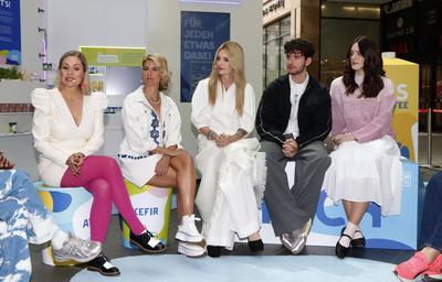 Ruth Moschner, Felicitas Then, Mirja du Mont, Sohn Fayn und Tochter Tara, bei dem Themen Event-Tag Initiative-Milch Der-stock-foto