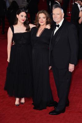 Angelica Zollo, Barbara Broccoli und Michael G. Wilson bei der Weltpremiere des Kinofilms No Time to Die / James Bond 00-stock-foto