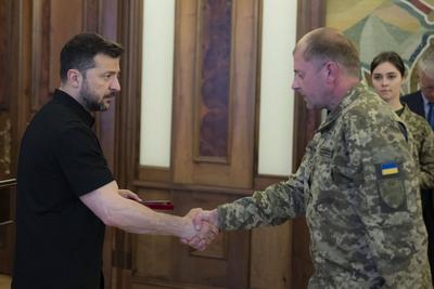 Ukrainian President, Volodymyr Zelenskyy, presents awards to veterans of the National Service in the field of special communications and information protection-stock-foto