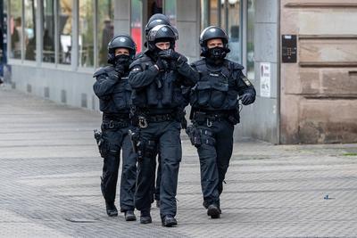 Polizeieinsatz bei Montagsdemo des ?Team Menschenrechte? und Gegendemo in N?rnberg, N?rnberg, 02.06.2025-stock-foto