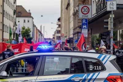 Polizeieinsatz bei Montagsdemo des ?Team Menschenrechte? und Gegendemo in N?rnberg, N?rnberg, 02.06.2025-stock-foto