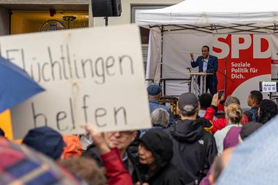 Polizeieinsatz bei Montagsdemo des ?Team Menschenrechte? und Gegendemo in N?rnberg, N?rnberg, 02.06.2025-stock-foto