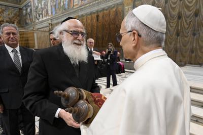 ITALY -  POPE LEO XIV  DURING THE MEMEORIAL ACT OF BLESSED CARDINAL IULIU HOSSU IN THE SISTINE CHAPEL  AT THE  E VATICAN  - 2025/6/2-stock-foto