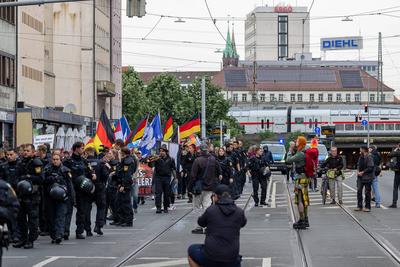 Polizeieinsatz bei Montagsdemo des ?Team Menschenrechte? und Gegendemo in N?rnberg, N?rnberg, 02.06.2025-stock-foto