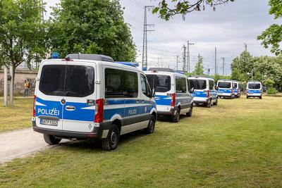 Polizeieinsatz bei Montagsdemo des ?Team Menschenrechte? und Gegendemo in N?rnberg, N?rnberg, 02.06.2025-stock-foto