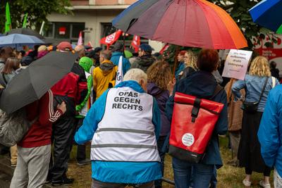 Polizeieinsatz bei Montagsdemo des ?Team Menschenrechte? und Gegendemo in N?rnberg, N?rnberg, 02.06.2025-stock-foto
