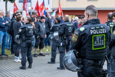 Polizeieinsatz bei Montagsdemo des ?Team Menschenrechte? und Gegendemo in N?rnberg, N?rnberg, 02.06.2025-stock-foto