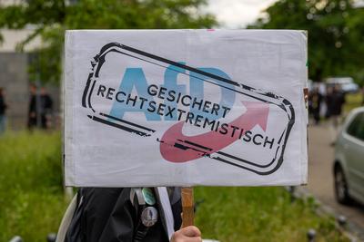 Polizeieinsatz bei Montagsdemo des ?Team Menschenrechte? und Gegendemo in N?rnberg, N?rnberg, 02.06.2025-stock-foto