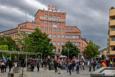 Polizeieinsatz bei Montagsdemo des ?Team Menschenrechte? und Gegendemo in N?rnberg, N?rnberg, 02.06.2025-stock-foto