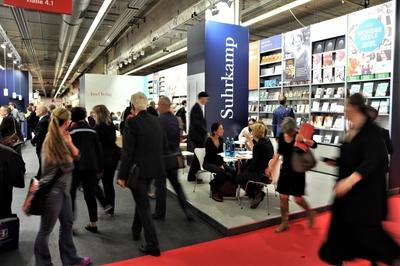 Frankfurter Buchmesse 2019, von 16. bis 20.10.2019 in Frankfurt am Main. Foto: Suhrkamp Verlag - Messestand *** Frankfu-stock-foto