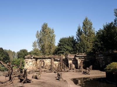 Bildnummer: 51193843  Datum: 01.07.2000  Copyright: imago/F. BergerTiergehege im Tierpark Berlin Friedrichsfelde, Landschaft; 2000, Berlin, St?dte, Sehensw?rdigkeit, Tierpark, Tierparks, Gehege,; , quer, Kbdia, Totale, Deutschland,  ,; Aufnahmedatum gesch?tzt-stock-foto