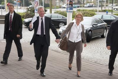 Bildnummer: 57892924  Datum: 04.04.2012  Copyright: imago/Sven SimonSpitzenkandidat Norbert  R?ttgen, mit Ehefrau Ebba, auf dem Weg zur Versammlung, Landesvertreterversammlung der NRW-CDU, CDU Nordrhein-Westfalen in M?lheim an der Ruhr am 04.04.2012,  People Politik GER CDU xcb x0x 2012 quer Politik PL politisch Politiker Politikerin Christdemokaten christdemokratisch Partei Parteitag NRW Nordrhein-Westfalen Landesregierung Kandidatin Kandidat Spitzenkandidatin Spitzenkandidat Kandidatur Landtagswahl Datenbank 57892924 Date 04 04 2012 Copyright Imago Sven Simon Top candidate Norbert R?ttgen with Wife Ebba on the Way to Assembly National Representative Assembly the NRW CDU CDU North Rhine Westphalia in M?lheim to the Ruhr at 04 04 2012 Celebrities politics ger CDU  x0x 2012 horizontal politics PL politically Politicians Politician   Party Party NRW North Rhine Westphalia Provincial government Candidate Candidate Top candidate Top candidate Candidacy Landtag election Database-stock-photo