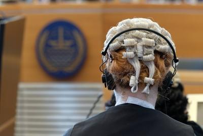 Hamburg Ein Anwalt mit einer Per?cke Case 23 Urteil im Fall 23 Rechtsstreit zwischen Ghana und Elfe-stock-foto
