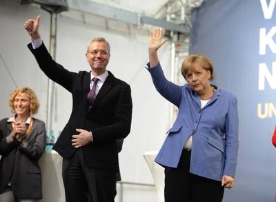 Bildnummer: 57925498  Datum: 23.04.2012  Copyright: imago/sepp spieglDeutschland, Bonn, 23.04.2012 Angela MERKEL, CDU-Bundesvorsitzende und Norbert R?TTGEN, CDU-Spitzenkandidat f?r die Landtagswahl in Nordrhein-Westfalen ANGELA MERKEL ANGELA MERKEL People Politik Wahl Landtagswahl Wahlkampf xns x0x 2012 quer Aufmacher premiumd POLITIK POLITICS CDU CHRISTIAN DEMOCRATIC UNION WAHLEN ELECTIONS WAHLKAMPF CAMPAIGN LANDTAG FEDERAL STATE PARLIAMENT FARBAUFNAHME COLOR FOTOGRAFIE PHOTOGRAPHY HALBE FIGUR HALF LENGTH GESTIK GESTURES STEHEND STANDING WINKEND WAVE QUERFORMAT HORIZONTAL FORMAT 57925498 Date 23 04 2012 Copyright Imago Sepp Spiegl Germany Bonn 23 04 2012 Angela Merkel CDU Federal Chairman and Norbert R?ttgen CDU Top candidate for the Landtag election in North Rhine Westphalia Angela Merkel Angela Merkel Celebrities politics Choice Landtag election Election campaign xns x0x 2012 horizontal Highlight premiumd politics POLITICS CDU Christian Democratic Union Choose Elections Election campaign Campaign Landtag Federal State Parliament Ink Color Photography Photography Halbe Figure Half length Gesture gestures standing thing winkend Wave Landscape horizontally Format-stock-photo