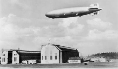 Feature Symbol Luftschiff Hindenburg 03 10 teuZeppelin LZ 129 Hindenburg ca 1936 mit Luftschiffh-stock-foto
