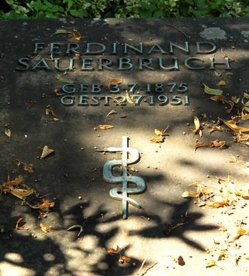 Bildnummer: 58305084  Datum: 02.08.2012  Copyright: imago/RechDie Ferdinand Sauerbruch Grabst?tte auf dem alten Friedhof in Berlin Wannsee Sauerbruch Grabst?tte Berlin x0x xkg 2012 quadrat Friedhof Personen Menschen Gedenken Erinnern Pers?nlichkeit Prominenz Grabst?tte Ehrengrab  58305084 Date 02 08 2012 Copyright Imago Computing the Ferdinand Sauerbruch Grave site on the Ancients Cemetery in Berlin Wannsee Sauerbruch Grave site Berlin x0x xkg 2012 Square Cemetery People People Remembrance remember Personality Celebrities Grave site Honorary grave-stock-photo