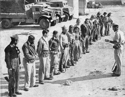 Israel / Palestine: Soldiers of the Israeli Palmach (Negev Brigade) receive orders before participating in Operation Yoa-stock-foto