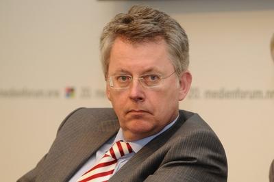 Bildnummer: 55028939  Datum: 10.06.2008  Copyright: imago/Horst GaluschkaPeter Limbourg Chefredakteur N24 Gesellschaft f?r Nachrichten und Zeitgeschehen mbH Referent 20. Medienforum NRW am 10.06.2008 in K?ln People Portr?t xo0x Kbdig xns 2008 quer Bildnummer 55028939 Date 10 06 2008 Copyright Imago Horst Galuschka Peter Limbourg Editor-in-chief N24 Society for Messages and Current events mbH Speaker 20 Media Forum NRW at 10 06 2008 in Cologne Celebrities Portrait xo0x Kbdig xns 2008 horizontal-stock-photo