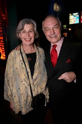 Premiere - Echte Wiener Die Sackbauer Saga Wien, UCI, 17. 12. 2008 Charles BRAUER mit Frau Lilo HEGI BRAUER-stock-foto
