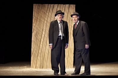 31.08.2011 Schlosspark Theater Berlin WARTEN AUF GODOT (von Samuel Beckett), Regie: Gerd Heinz, B?hne und Kost?me: Lilo-stock-foto